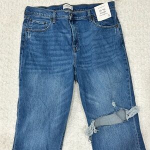 Abercrombie & Fitch '90s Straight Ultra High Rise Distressed Jeans NWT